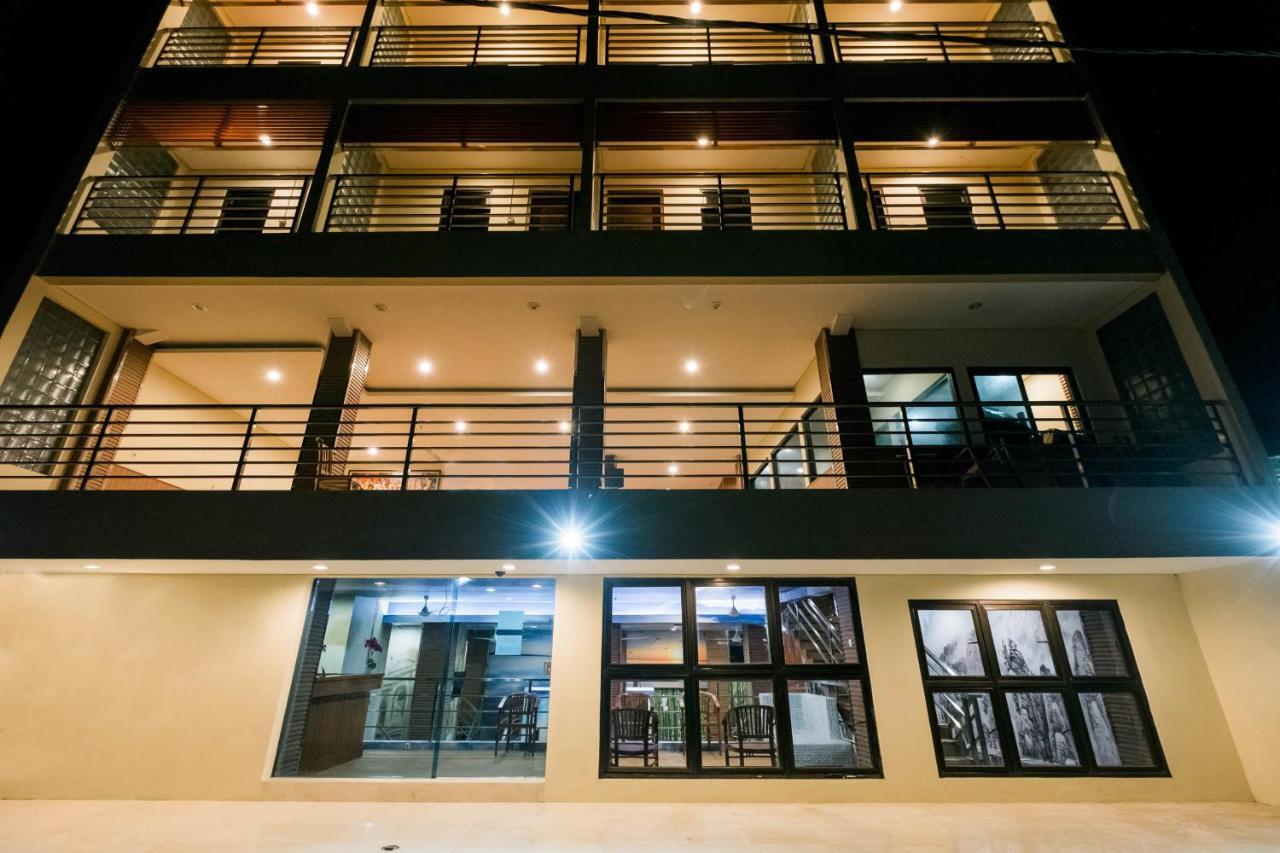 Caroline Hostel Canggu  Exterior photo