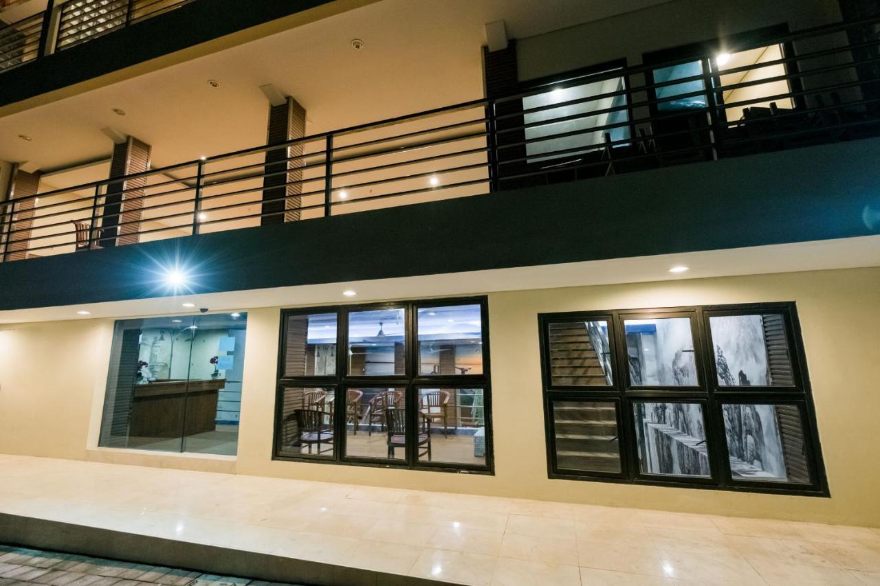 Caroline Hostel Canggu  Exterior photo
