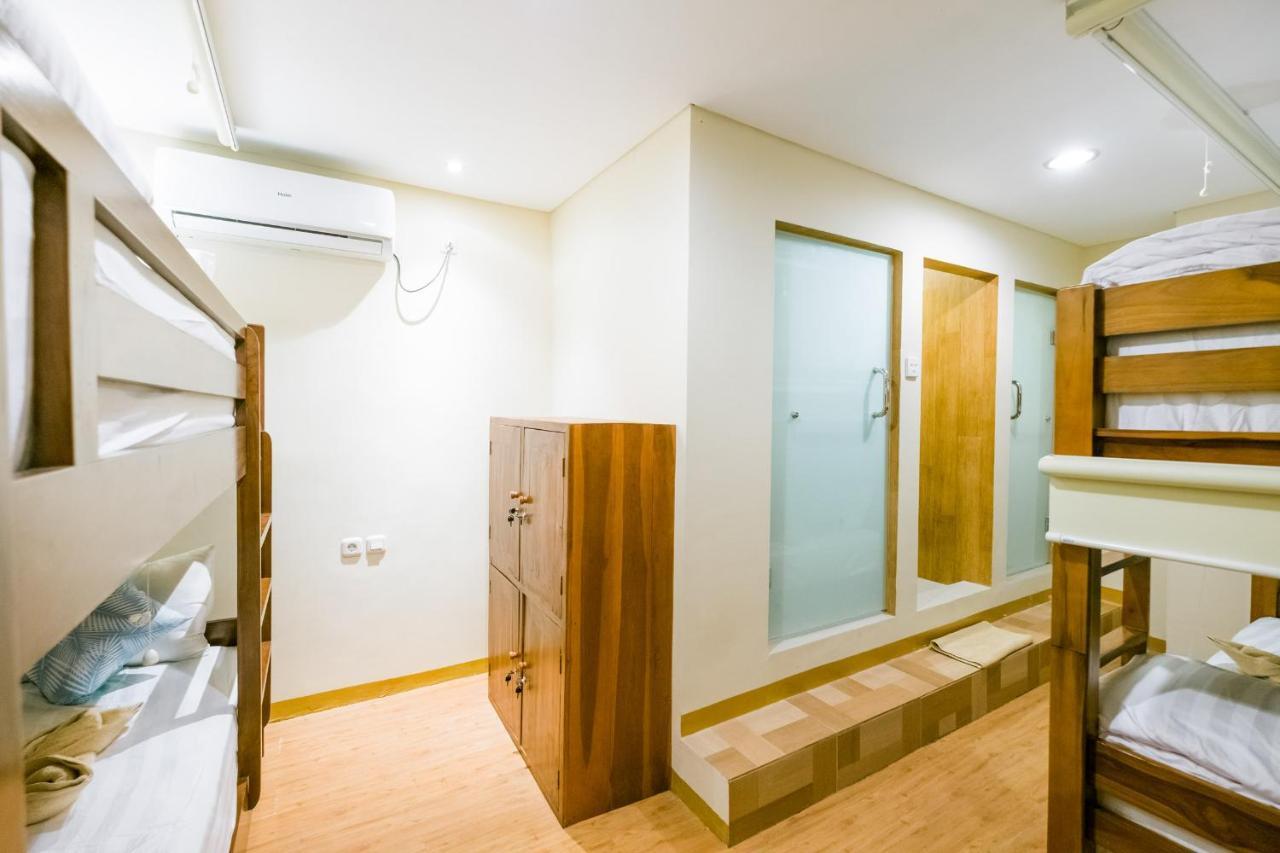 Caroline Hostel Canggu  Exterior photo